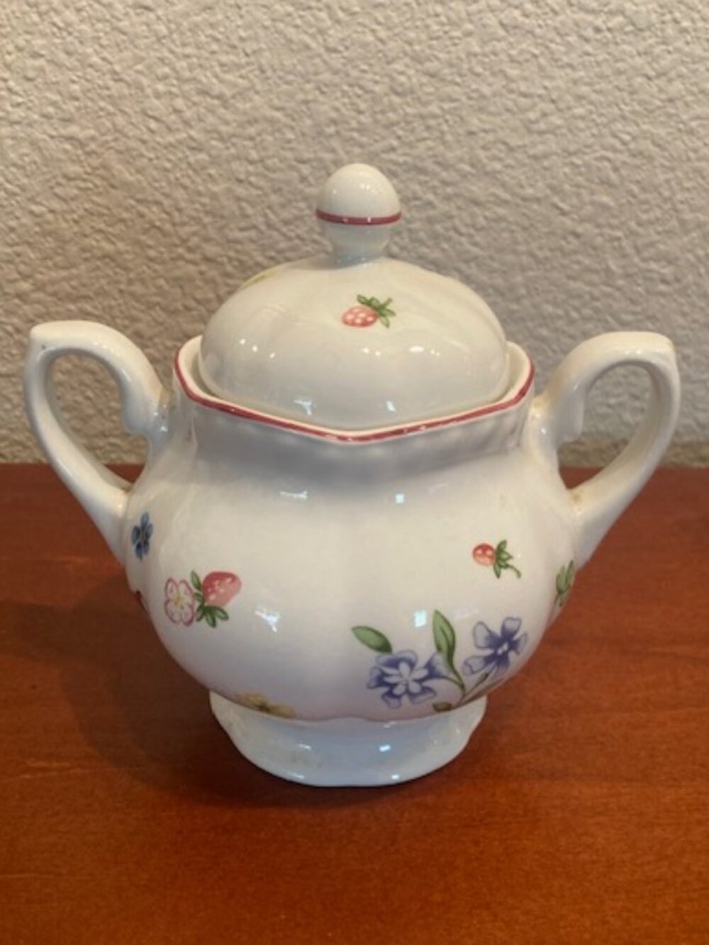 Pretty Sugar Bowl (England)